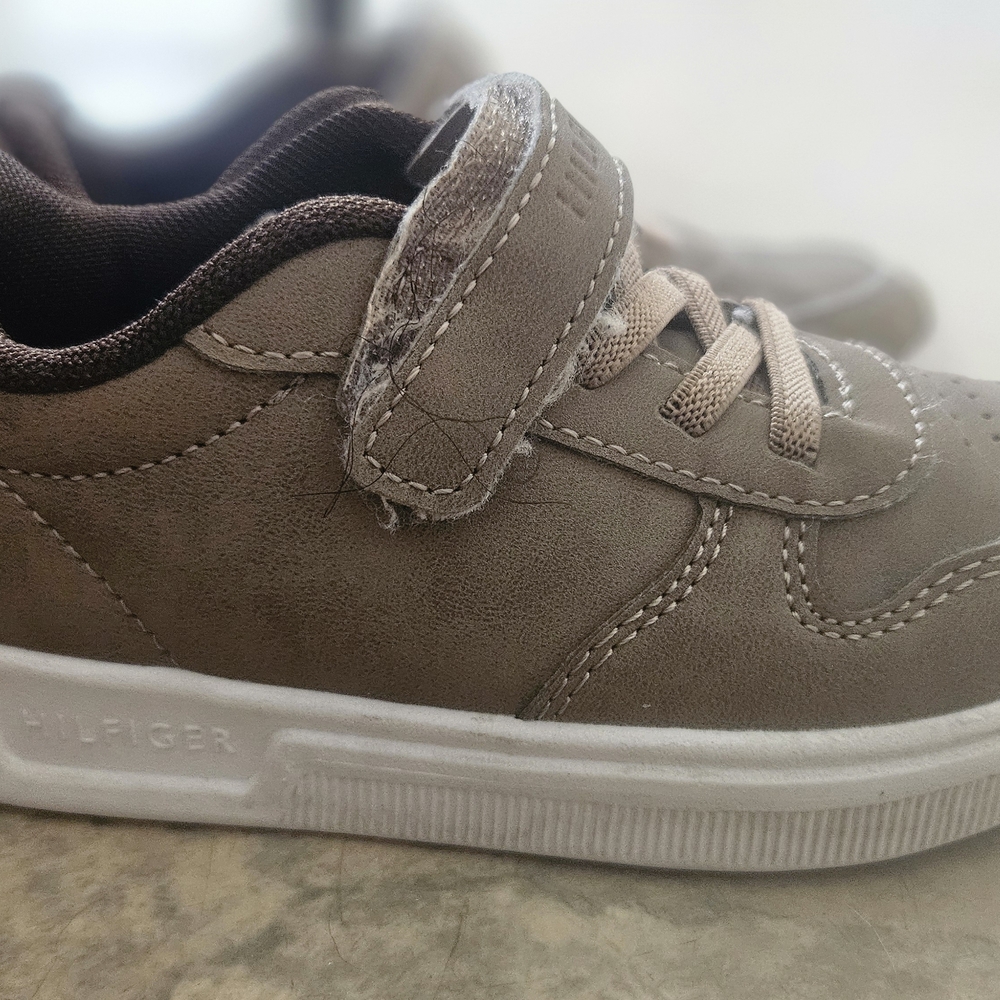Tommy Hilfiger Kids Brown Sneakers Sz9